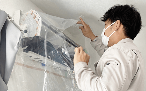 エアコン清掃作業イメージ